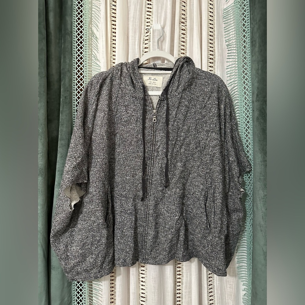 Anthropologie poncho front zip sweatshirt. Size XS/s. UGC